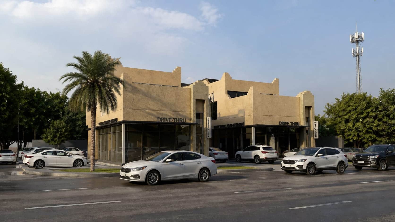 مطعم وجبات سريعة «درايف ثرو» — حي السلام، الرياض
